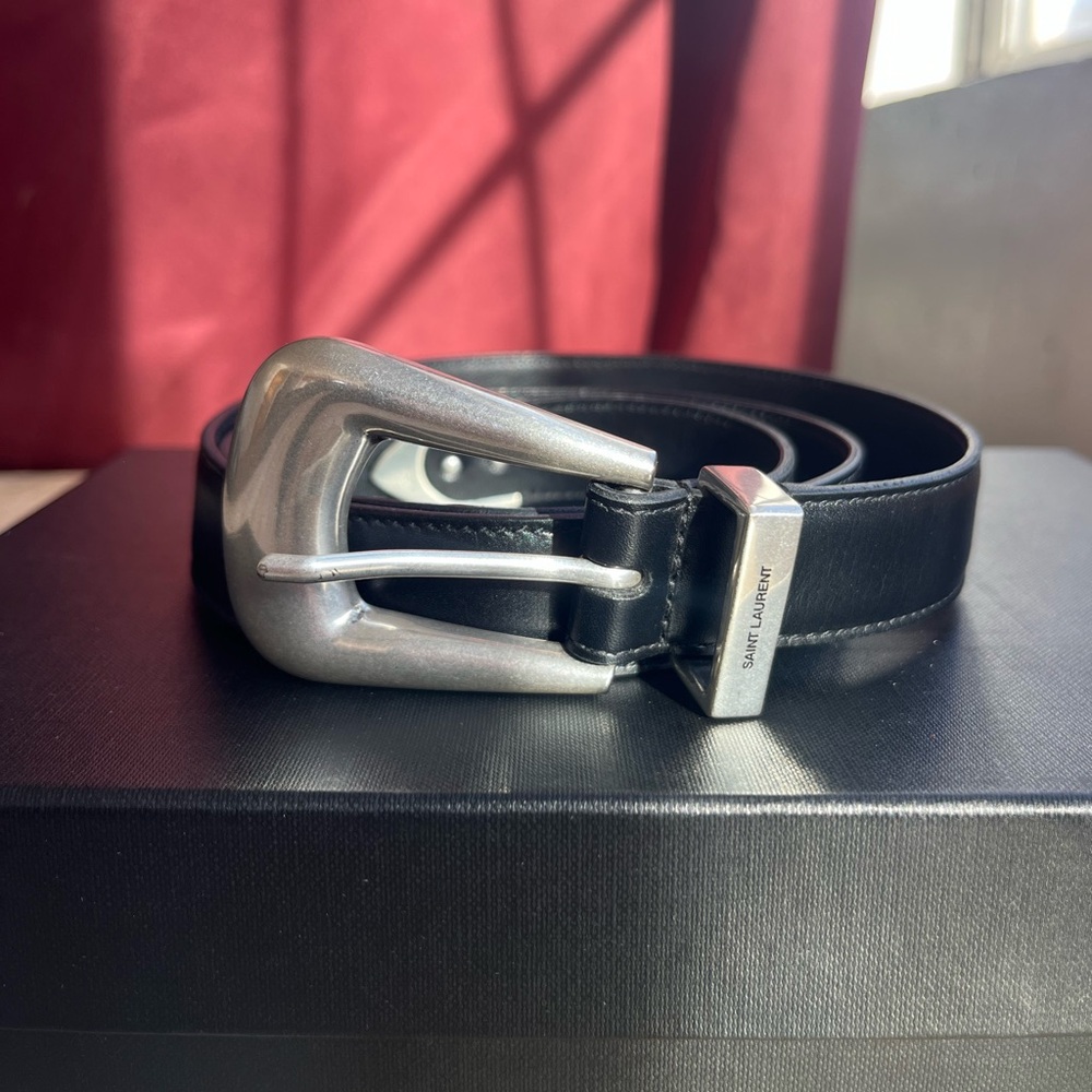 Yves Saint Laurent YSL FOLK BUCKLE BELT IN SMOOTH LEATHER BLACK